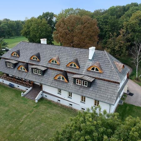 Dwor Strzyzew Bed & Breakfast Zelazowa Wola Exterior foto