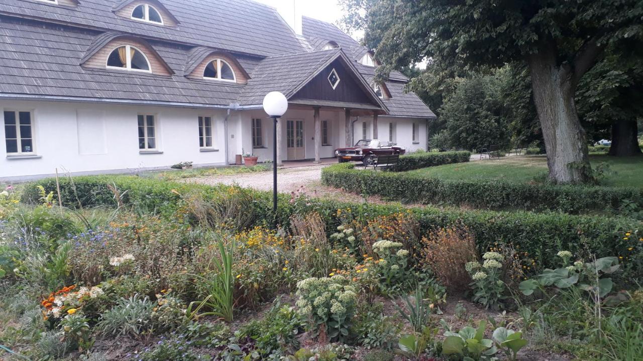 Dwor Strzyzew Bed & Breakfast Zelazowa Wola Exterior foto