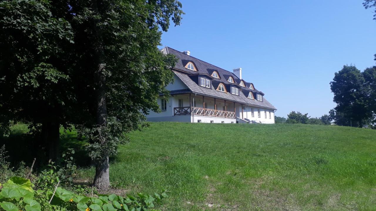 Dwor Strzyzew Bed & Breakfast Zelazowa Wola Exterior foto