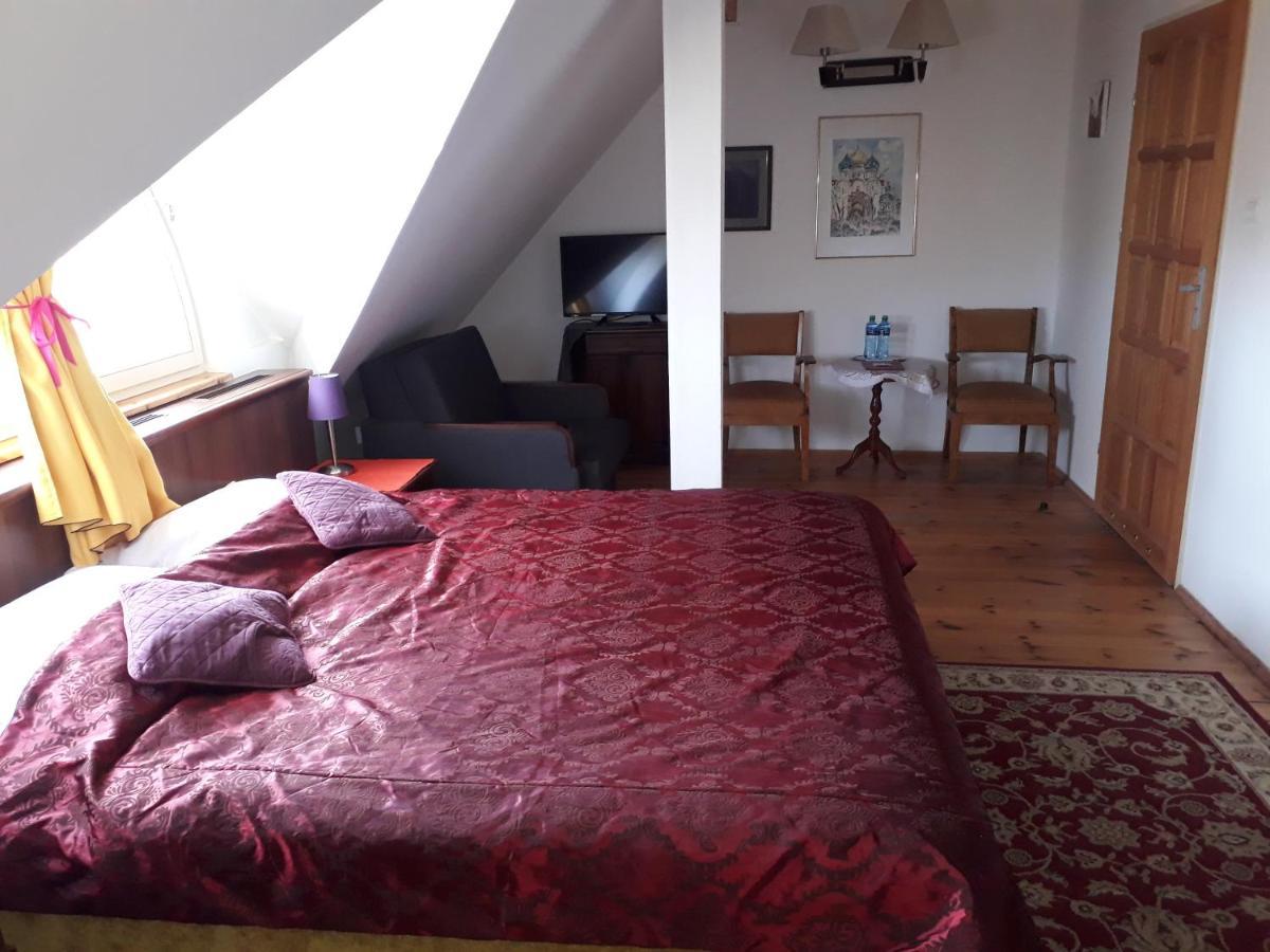 Dwor Strzyzew Bed & Breakfast Zelazowa Wola Exterior foto