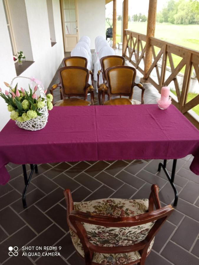 Dwor Strzyzew Bed & Breakfast Zelazowa Wola Exterior foto