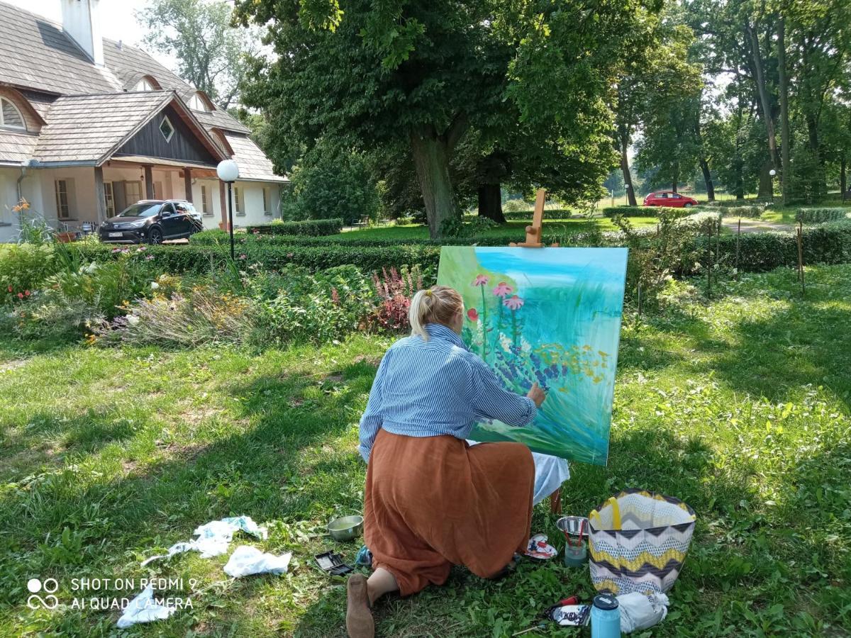 Dwor Strzyzew Bed & Breakfast Zelazowa Wola Exterior foto