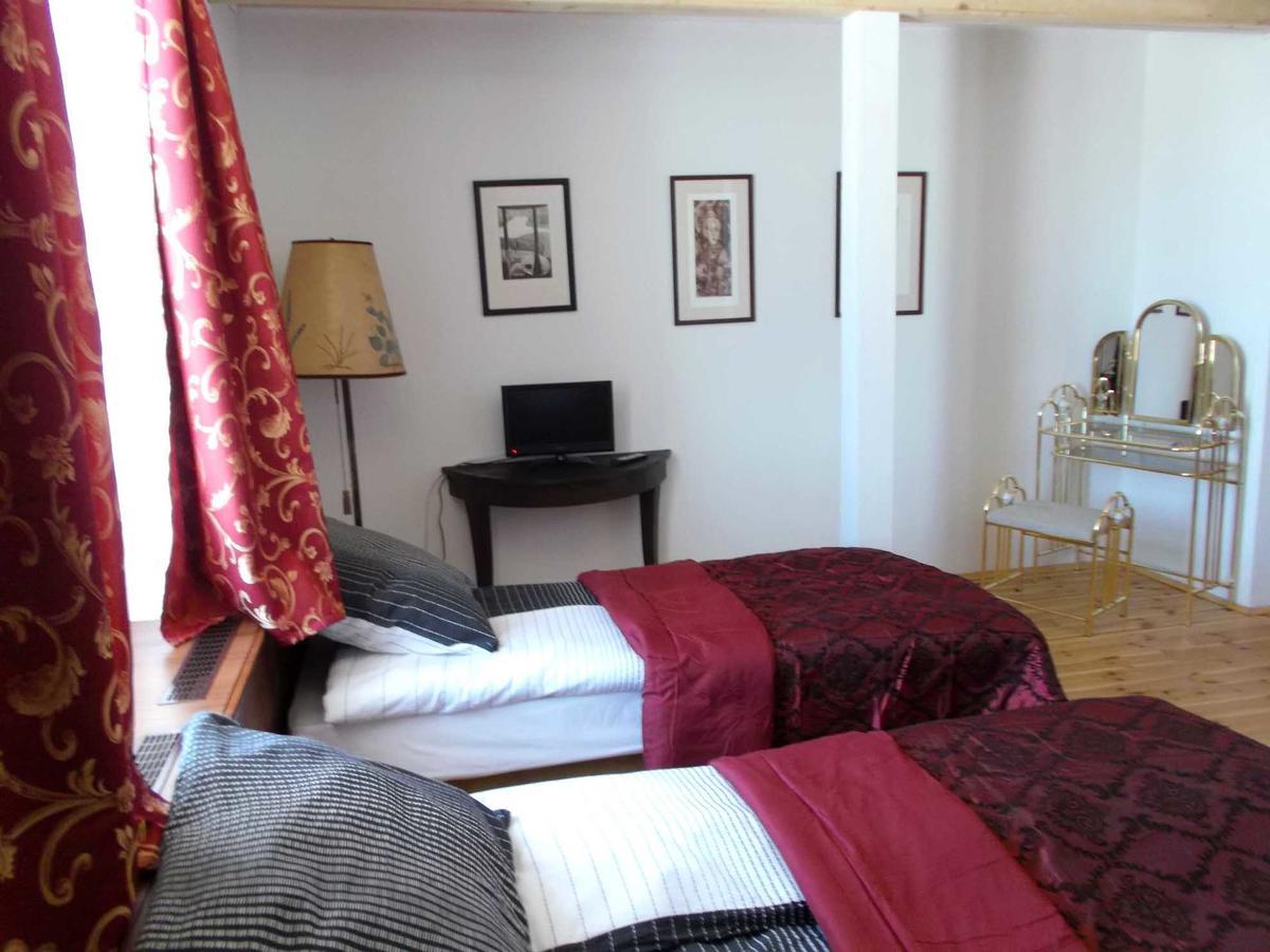 Dwor Strzyzew Bed & Breakfast Zelazowa Wola Exterior foto