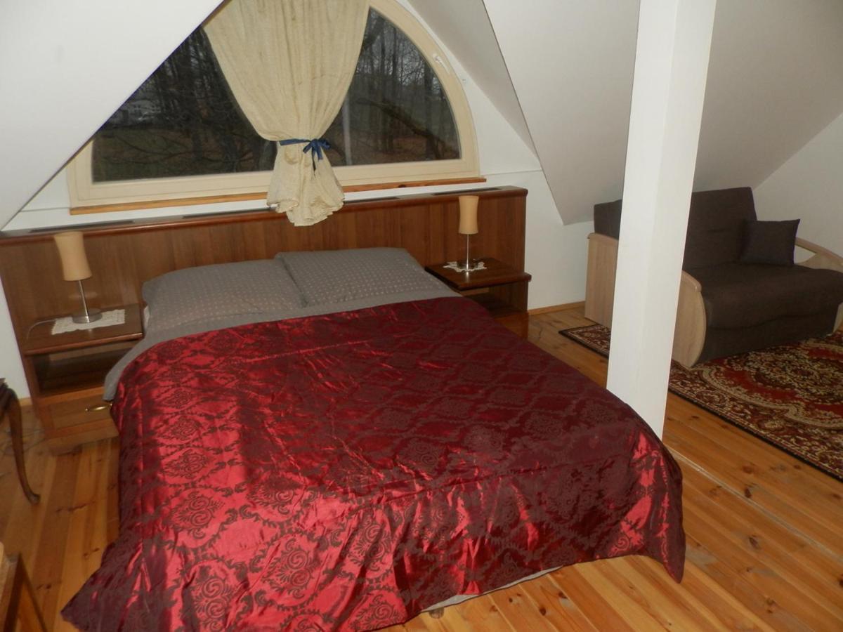 Dwor Strzyzew Bed & Breakfast Zelazowa Wola Exterior foto